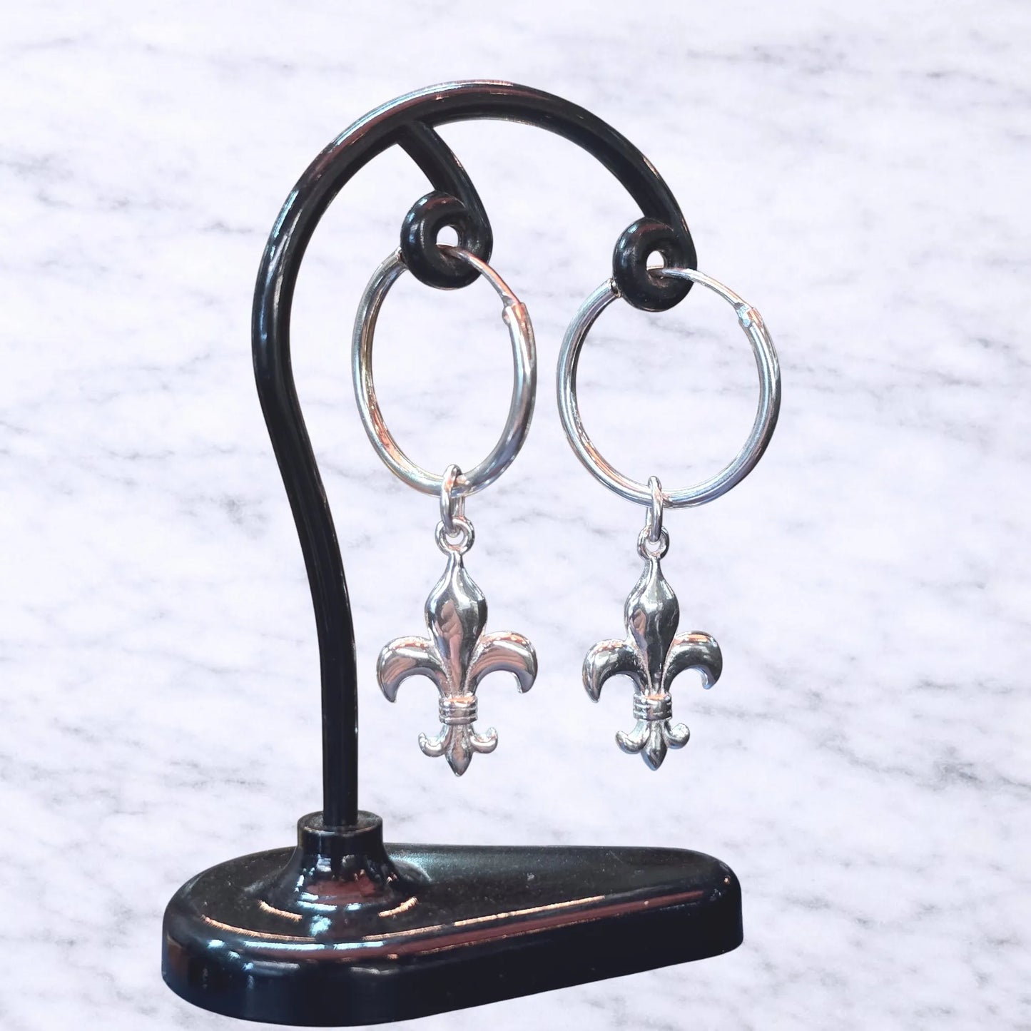 Argollas con colgante flor de lis 18mm