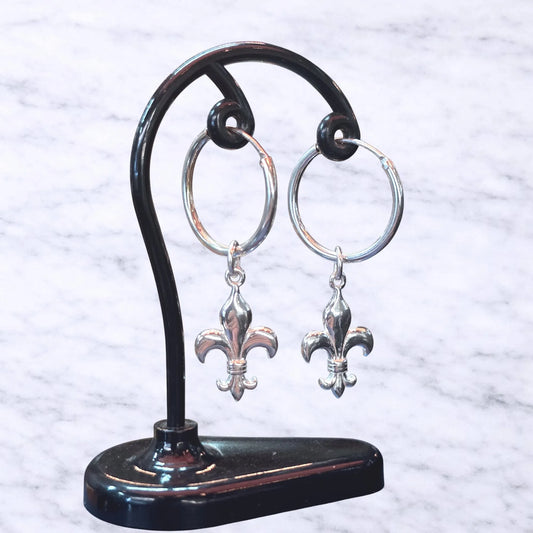 Argollas con colgante flor de lis 18mm