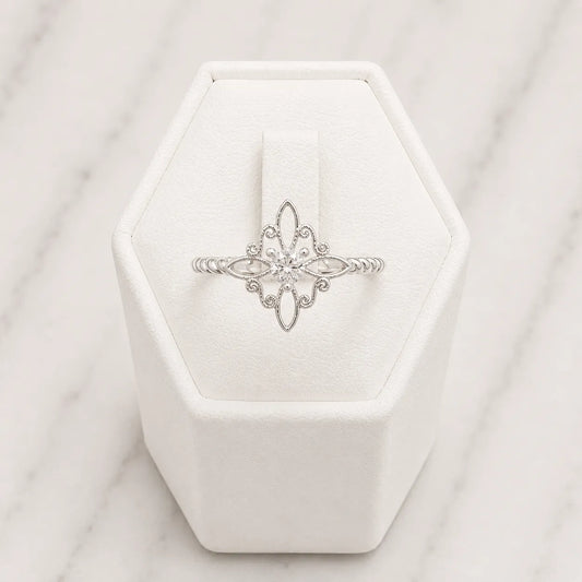 Anillo nudo de bruja microcircón