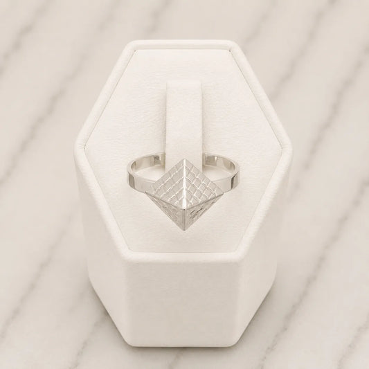 Anillo piramide