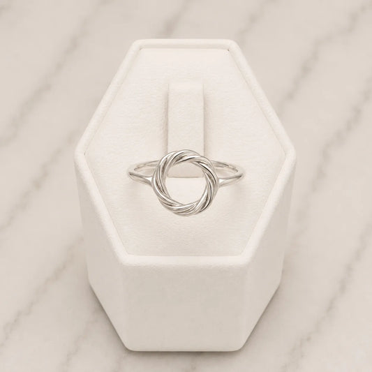 Anillo circulo entrelazado