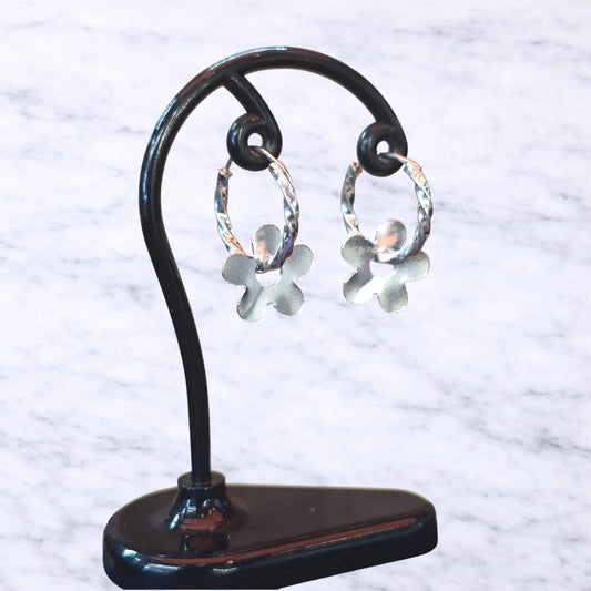 Argollas torcidas con colgante flor 15mm