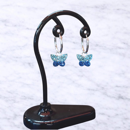Argollas con colgante mariposa cristales