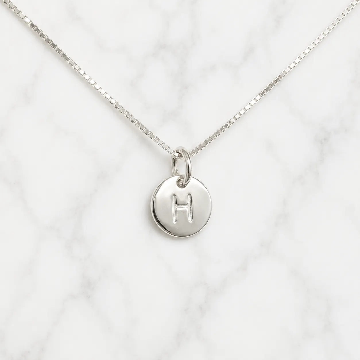 Collar placa letra H de 8mm