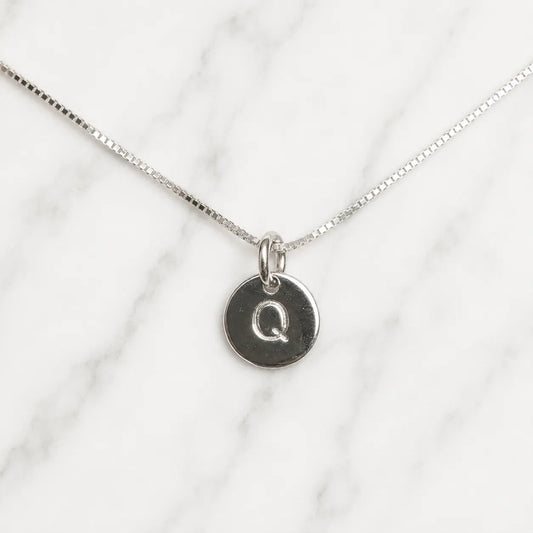 Collar placa letra Q de 8mm