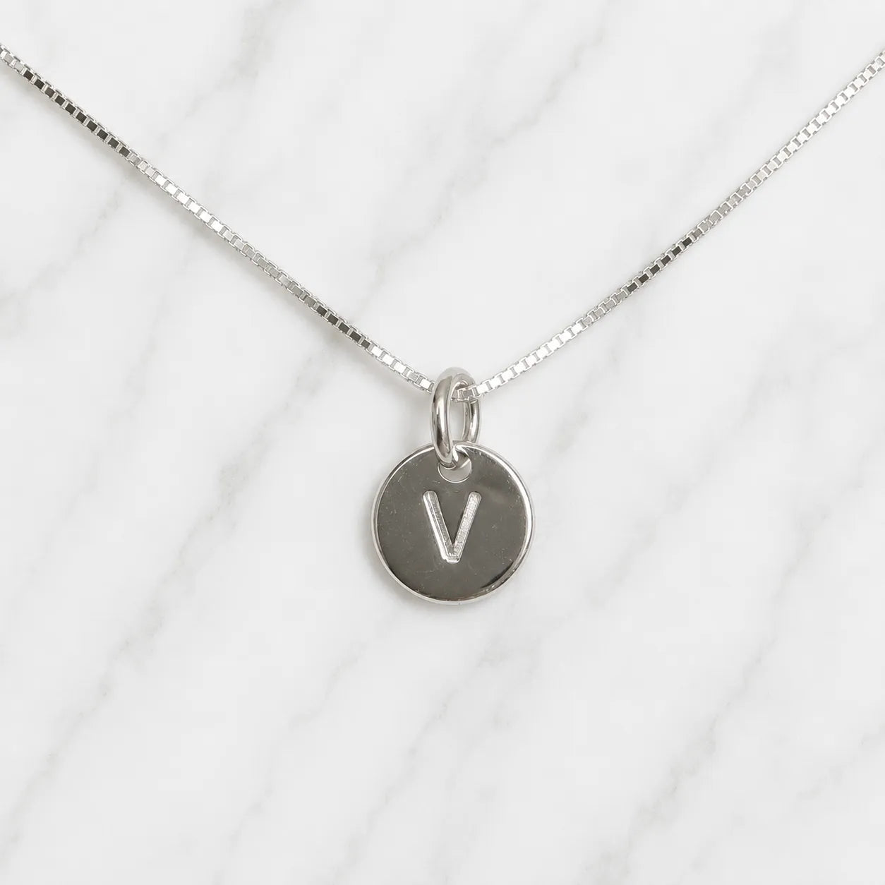 Collar placa letra V de 8mm