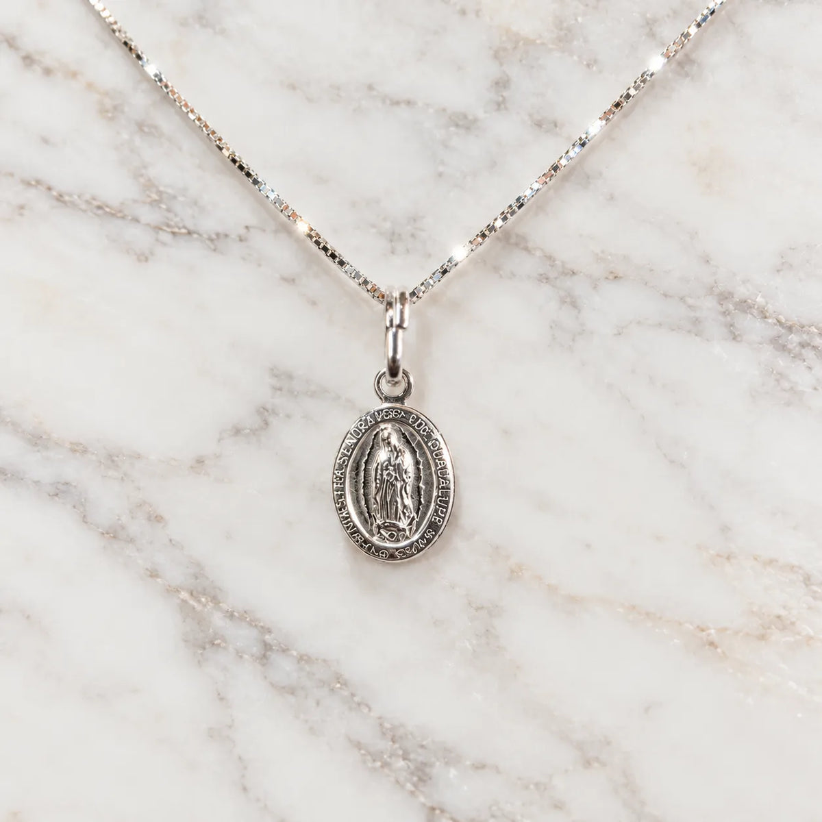 Collar virgen de guadalupe (2)