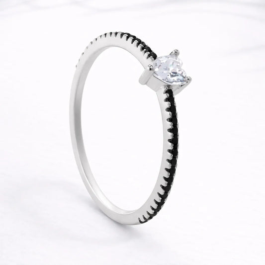 Anillo corazón solitario con circones onix