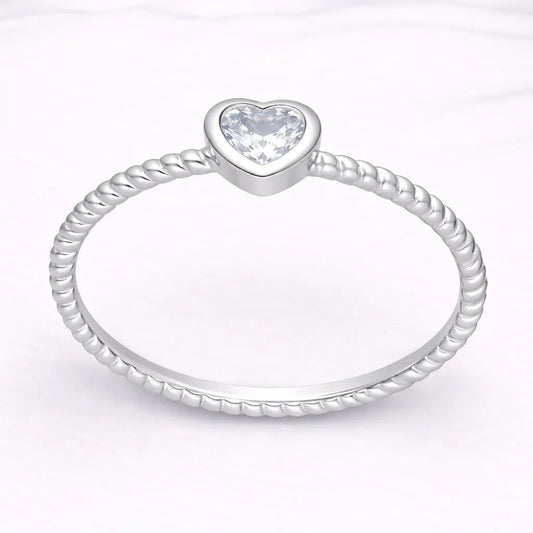 Anillo solitario torcido corazón