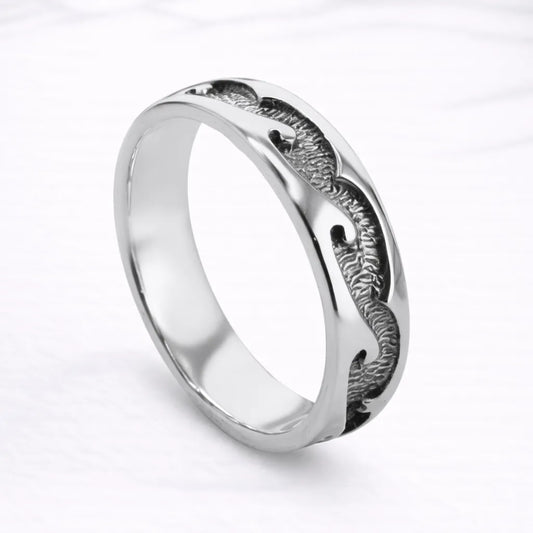 Anillo ola texturizado