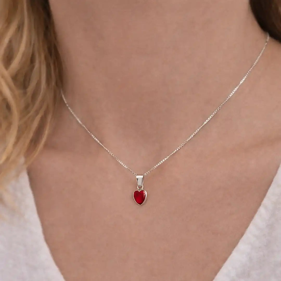 Collar punto luz corazón rojo