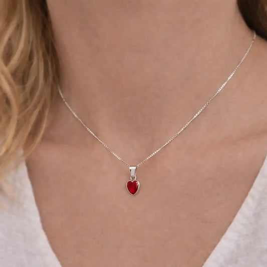Collar punto luz corazón rojo